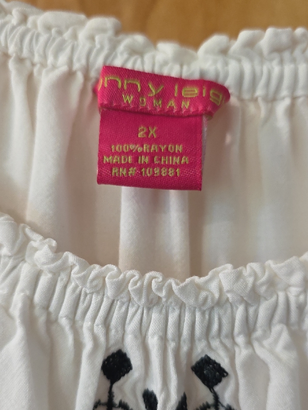 Sunny Leigh Peasant Top - Picture 2 of 5